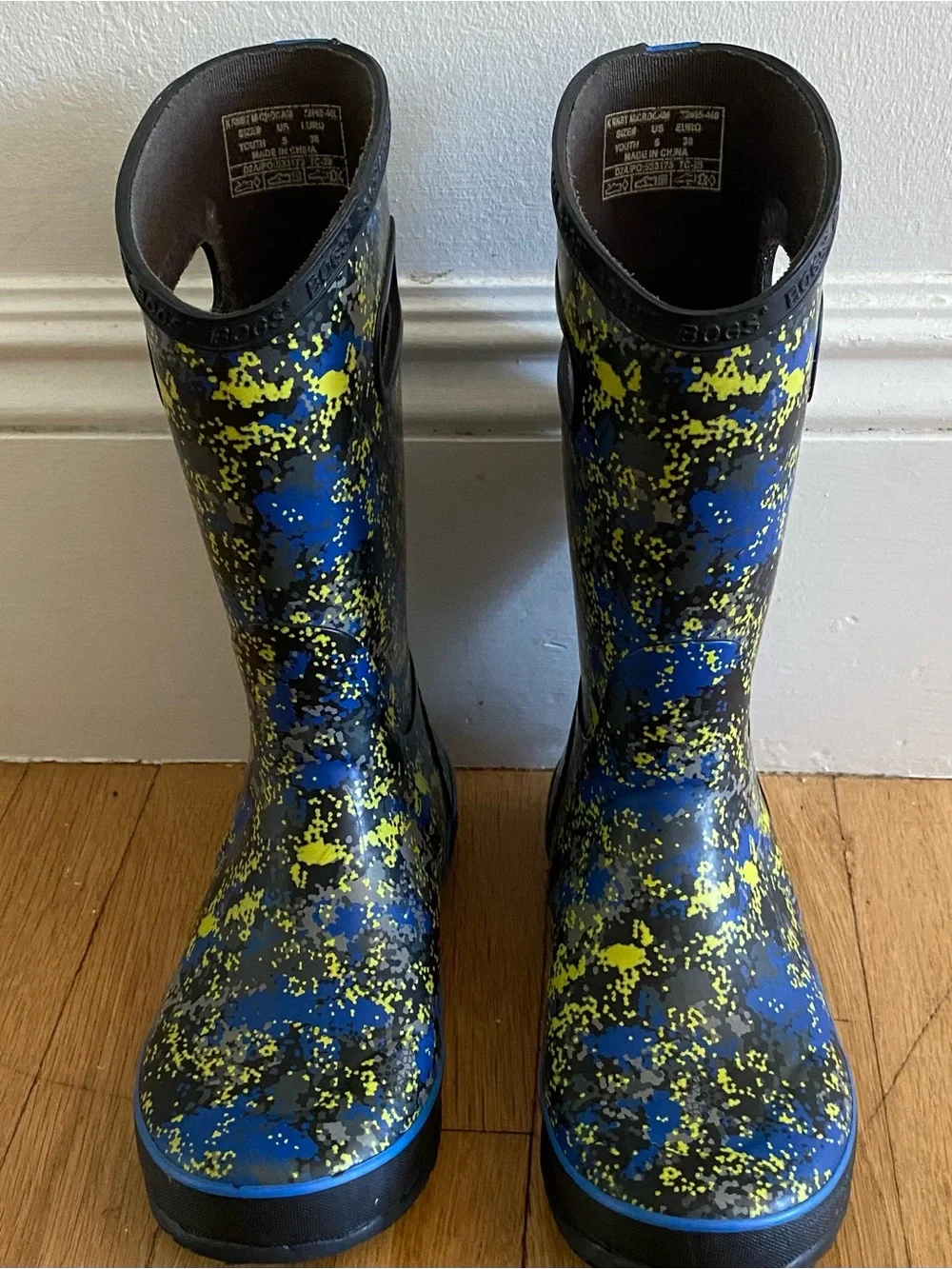 BOGS Rain Boots Youth 5 Black Blue Green Gray Splatter Print Pull On Rubber
